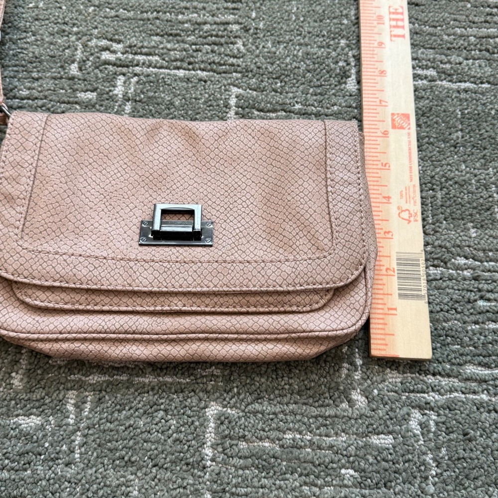 Gap blush/nude Snakeskin Embossed Clutch Shoulder Bag Silver Hardware - Picture 4 of 4